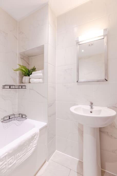 Vertigo Boutique Sleeps 4 London Kingston upon Thames  Bagian luar foto